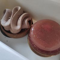 Tartelette à la rhubarbe, Tartelette au chocolat at Octopus in Brest