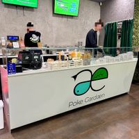 Counter  at Poke Gardæn in Peschiera Del Garda