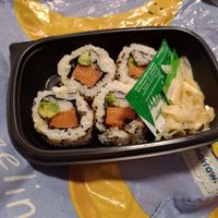 Salmon and avocado maki at Moshimo in Brighton