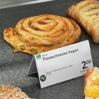Pizza bun - Denn‘s, Lüneburg  at denn's Biomarkt - Am Alten Eisenwerk in Lueneburg