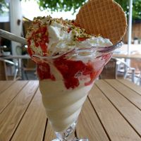 La Fragolosa Vegana at Eiscafé Girasole in Bochum