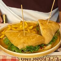 Veganer Burger at Peperoncino in Bibione