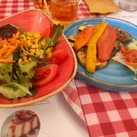 Insalata mista e verdure at Peperoncino in Bibione