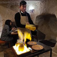 Cracking the pot, you get to do it at İnci Cave Restaurant in Goreme