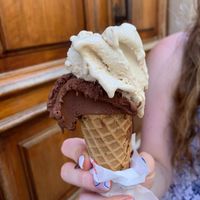 Cono de soia alla nocciola y sorbetto al cioccolato 4€ at Perche No in Florence