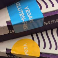 Box labels of vegan and vegan/gluten-free at Insomnia Cookies in Tallahassee