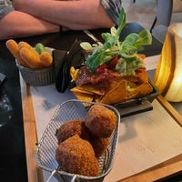 Bieten ballen (vegan), mozzarella sticks (vega), nachos zonder de pulled pork (vega)  at Robuust in Zutendaal