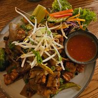 'Phad Si-iew': rice noodles with broccoli, carrots, leek and fried tofu (16.90€) at Chaang Noi in Fulda