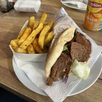 Pita gyros vegan - sauce mayo végane   at Kanisos in Brussels