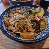Reisbowl mit Tofu und Sojasprossen (vegane Option) at NASHI in Fuessen