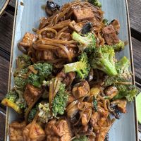 Very goooooood smoky noodles with Tofu. Food from Thailand 🇹🇭   at Wok-Art in Giessen