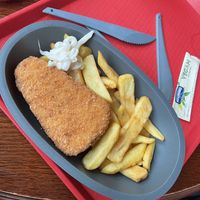 Vegan mayo brought from home   at Disneyland - Toad Hall Restaurant in Chessy