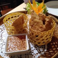 Vorspeise Frittierten Tofu mit Süssauersoße und Erdnüssen. at Pinto Thai in Darmstadt