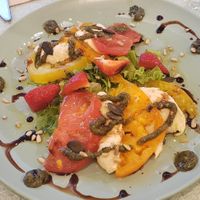 Tomate "mozza" pesto, served with bread at Le Jardin in Biarritz