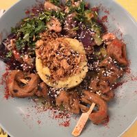 Assiette inspiration asiatique avec brochettes de seitan et pommes de terre.   at Le Jardin in Biarritz