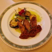 Main course: tofu steaks with tomato sauce and baked vegetables at momento - モメント in Tokyo