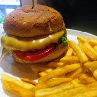 "Classic" burger with fries at Rutz in Somma Lombardo