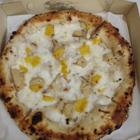 Vegan cheese 🧀 pizza 🍕🤤 at Vegano in Bangkok