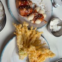 NoBo-Vurst + Reiskuchen und Enoki-Pilze at Kkokki Vegan House in Hamburg