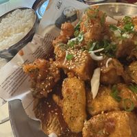 Mixed Platte Crispy Cauliflower & Crispy Tofu   at Kkokki Loves Vegan in Hamburg