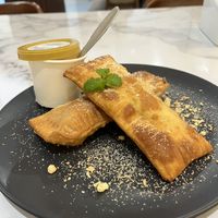 Apple Pie and coconut ice cream - ok  at Plant Based in 