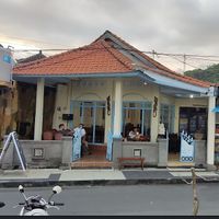The restaurant   at Cafe Papa John Bar & Restaurant in Karangasem