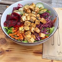 Tofu poke bowl 11€ at Street Food Two in Pula