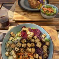 Vegane Tofu Bowl und vegetarische Patties   at Street Food Two in Pula
