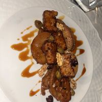 Tempeh di fagioli cannellini con pesche alla piastra, olive, noci e miele vegano  at Agrolago in Trevignano Romano