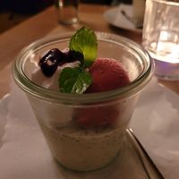Himbeereis mit Mohnvanillecreme at Körle und Adam in Stuttgart