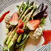 Cashewkern Frischkäse mit Spargel  at Körle und Adam in Stuttgart