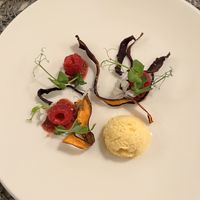 Zwischengang: Marilleneis mit violetten Karottenchips  at Kunterbunt in Waidhofen An Der Ybbs