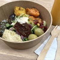 You can take as much you want. They weigh it. Take away or sit.  at Salatfabrikken AS in Oslo