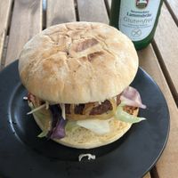 Beyond Meat Burger mit viel leckerem Gemüse und Hummus    at Terra Madre in Muhlheim Am Main