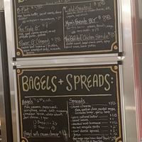 Das Power G-Bagel Sandwich ist vegan. at Bagel Guild in Boston