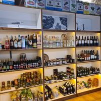 Greek olive oil, olives in jars, balsamic vinegar, greek liquor and more at La Botiga Griega in Barcelona