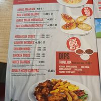 Menu is not updated, the vegan pizza choices were not included buz on separate poster at Pizza Hut - Europapassage in Hamburg