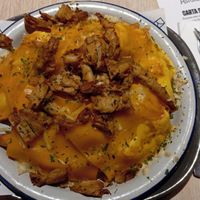 Cheesy fries de heura e queixo chedar vegano. at La Taberna Asturiana in Gijon