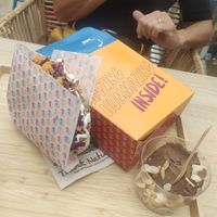 Pita vegano con hummus al cioccolato. at Hummus Around in Arese