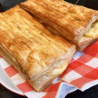 Kaasbroodje!  at De Vegan Bakker in Heusden