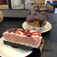 strawberry bavarois and choclate bol  at De Vegan Bakker in Heusden