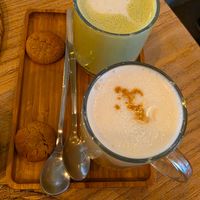 Latte Macchiato und Matcha at El Verde in Genk