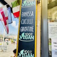 Vegan sign   at Friggitoria San Giorgio in Genoa
