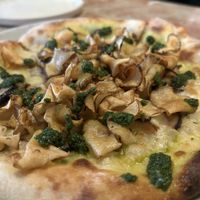 (Vegetarisch!) Pizza mit Rauchkäse, Kräuterpesto, ShitakiPilzen und ausgebratenen Feinen Kartoffelscheibchen  at Chez Nina in Amsterdam