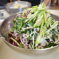 full of fresh veg  at Daewon Kalguksu 대원칼국수 in Seoul