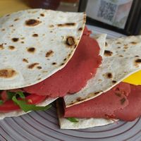 Piadina con affettato e formaggio veg, rucola e pomodoro at Piadina dell'Alba in Riccione