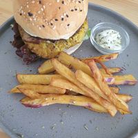 Vegetable Burger at Aloha Cafe - Aleida do Meco in Sesimbra
