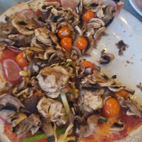 Summer Pizza with added mushrooms and w/o cheese at Los Olivos Wine Merchant Cafe in Los Olivos