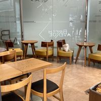 inside seating   at Bresh Avenue - 브레 쉬 에비뉴 베이커리 카페 in Gwacheon