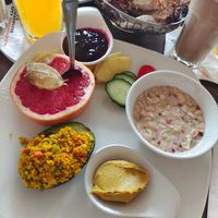 Vegan Breakfast option 🌱 at Glockenspiel Cafe in Munich